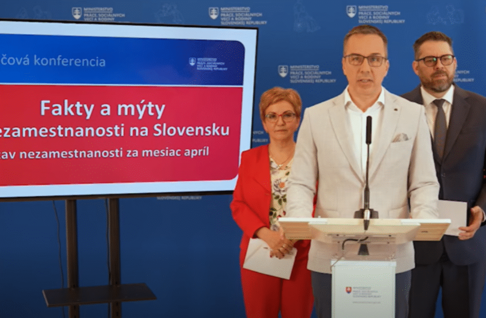 Nezamestnanosť v apríli klesla pod štyri percentá, voľný je historický počet pracovných miest