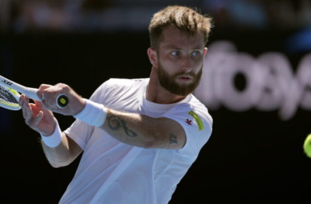70546_australian_open_tennis_83123-640x420.jpg Emočné výlevy sú u neho častejšie ako výhry. Moutet sa po prehranom bode ukázal publiku v spodnom prádle – VIDEO