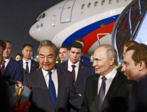 Putin pristál v Pekingu, po návšteve Trumpa demonštruje pevné spojenectvo so Si Ťin-pchingom