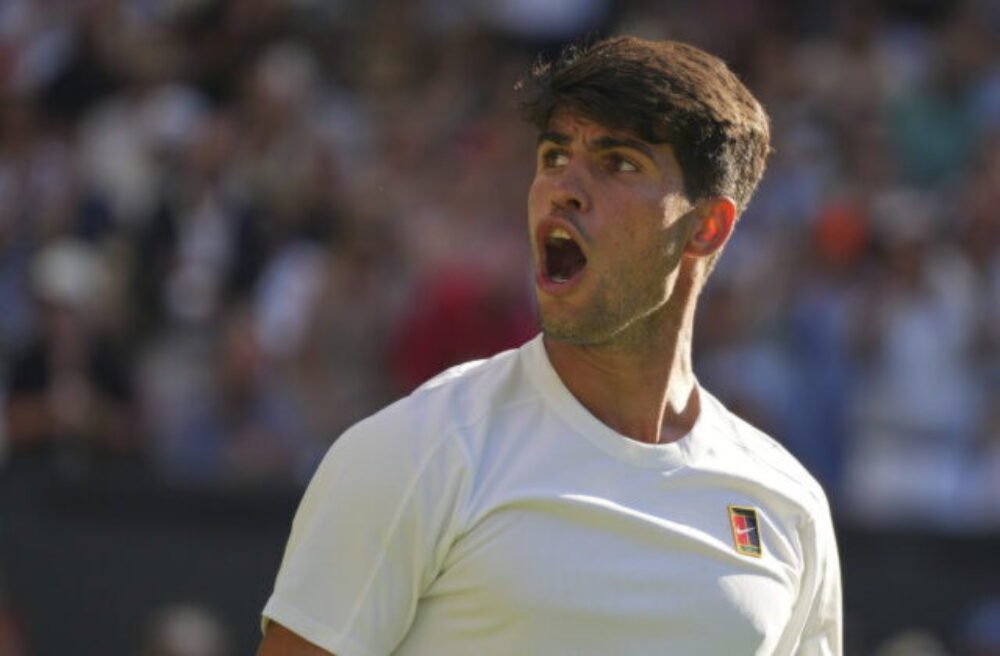 Alcaraz sa po Roland Garros odhlásil aj z Wimbledonu, stále ho trápi zranenie zápästia