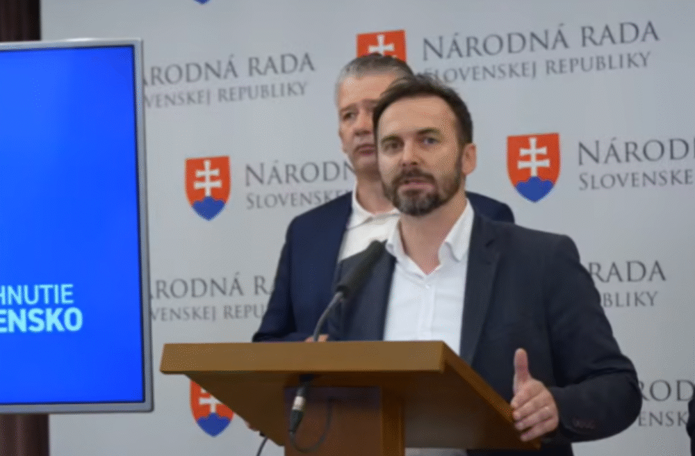 70639_sipos-michal-e1779289113893-640x420.png Dnes nehrozí atentát Ficovi, ale Igorovi Matovičovi, vyhlásil Šipoš. Expert na rovinu, či by mal mať šéf Hnutia Slovensko ochranku – VIDEO