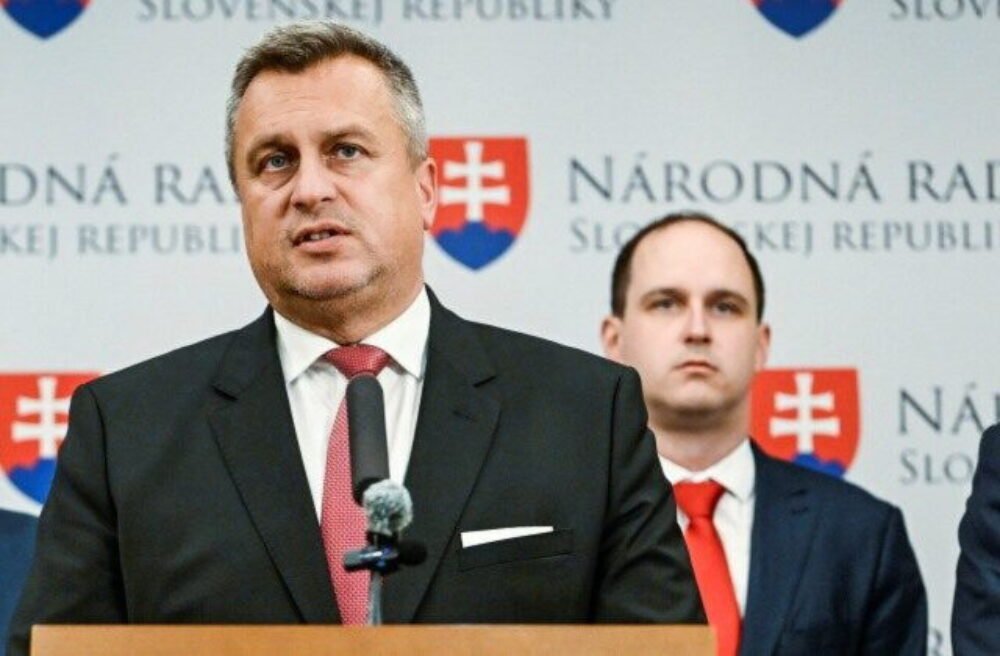 70941_danko-luc-640x420.jpg SNS chce navrhnúť odvolanie Tarabu, Danko sa stretne s Ficom aj ministrom životného prostredia