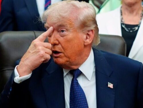 Trump čelil ďalšiemu bezpečnostnému incidentu. Ozbrojený muž strieľal pri Bielom dome, tajná služba útočníka zastrelila