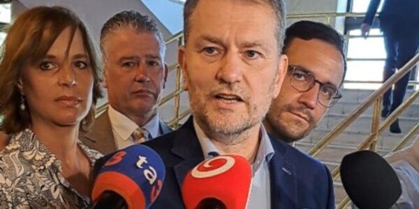 Matoviča bude riešiť výbor pre jeho nemiestne správanie a slovné ataky na chodbe parlamentu. Šéf Hnutia Slovensko to označil za šikanu – VIDEO