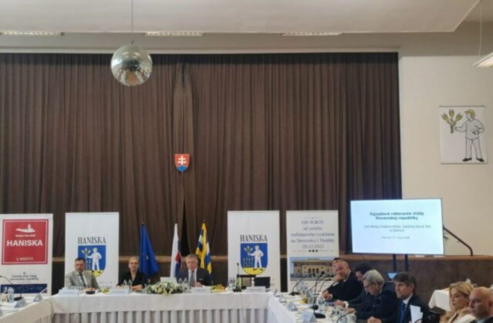 71231_ficova-vlada-haniska-640x420.jpg Ficova vláda rokovala v okrese Košice-okolie, pre tri okresy schválila viac ako 2,9 milióna eur – VIDEO, FOTO
