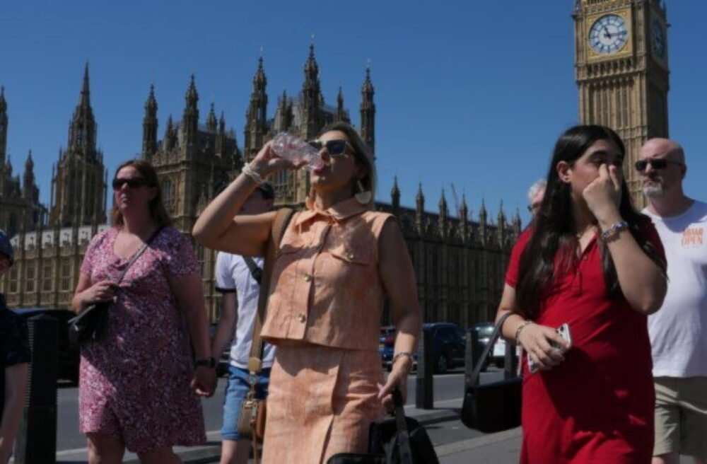 71246_britain_extreme_weather_heat_43212-640x420.jpg OSN: Vlna horúčav v Európe je brutálnou pripomienkou klimatickej zmeny