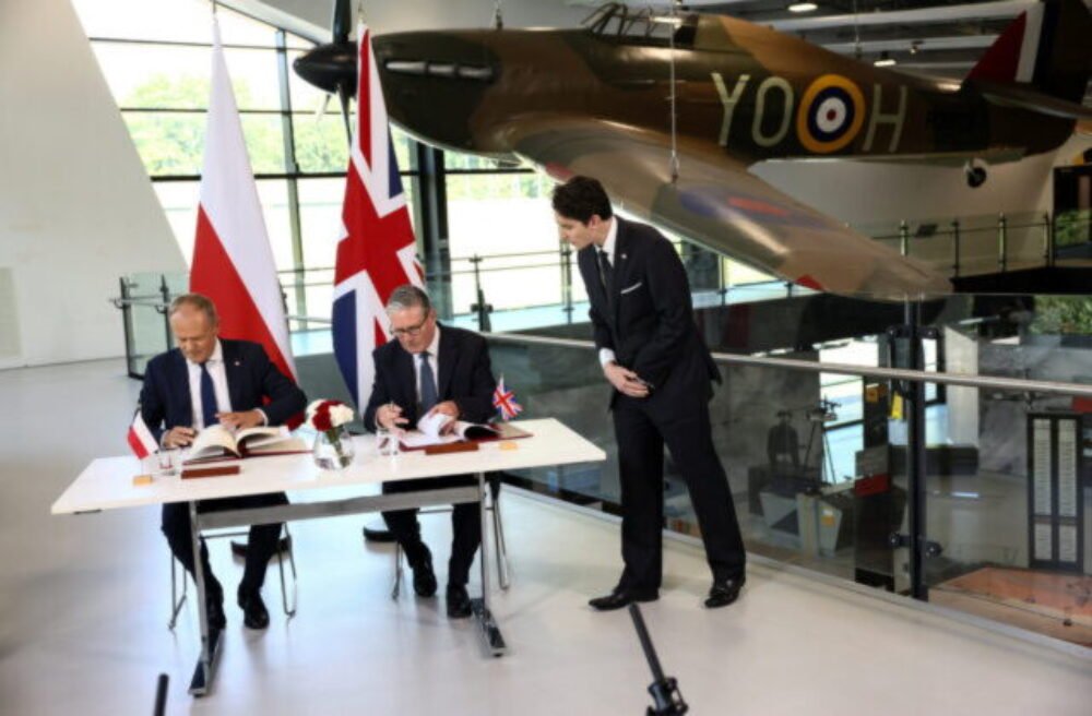 Británia a Poľsko podpísali obranný pakt proti rastúcej ruskej hrozbe