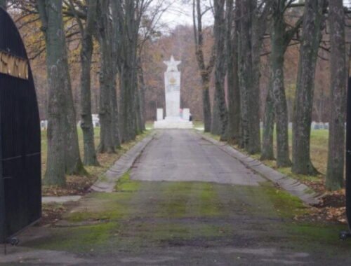 71279_485120129_968971998705333_3098935713809970916_n-640x420.jpg Vojenský cintorín Červenej armády v Michalovciach slávnostne otvorili za účasti Fica a Andrejeva