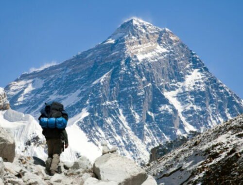 Američan prekonal rýchlostný rekord výstupu na Mount Everest