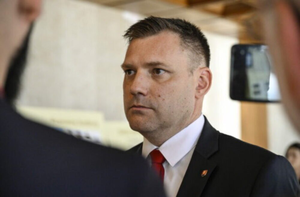 Mimoriadna parlamentná schôdza k odvolaniu ministra Tarabu je avizovaná na pondelok