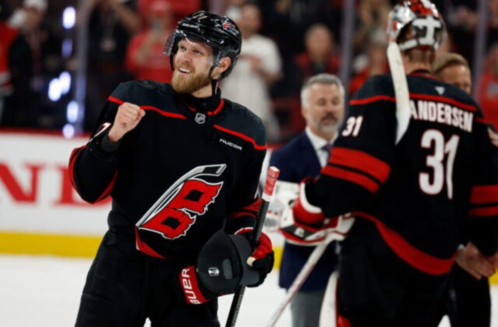 Slafkovský si v tejto sezóne nesiahne na Stanleyho pohár. Carolina je po 20 rokoch späť vo finále play-off NHL – VIDEO