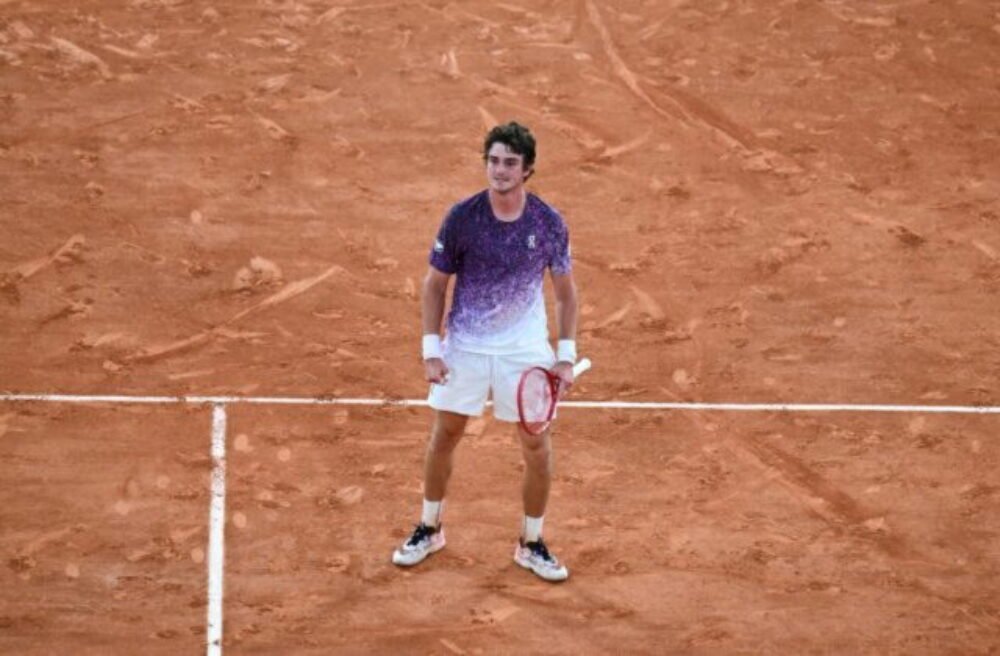 Brazílsky mladík vyradil srbského matadora. Po Sinnerovi sa z Roland Garros porúča aj Djokovič
