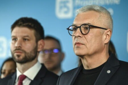 Mládežníci Hlasu podali trestné oznámenie na Korčoka, kritizujú financovanie a fungovanie firmy jeho manželky – VIDEO