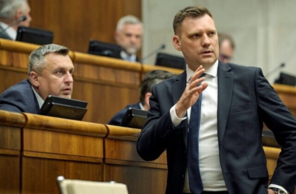 71614_taraba-danko-2-640x420.jpg Schôdzu k odvolávaniu ministra Tarabu sa nepodarilo otvoriť, pri oboch pokusoch sa prezentoval rovnaký počet poslancov