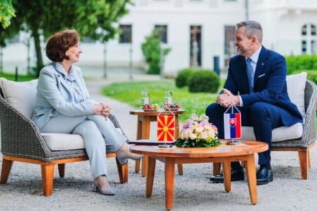 Pellegrini prijal prezidentku Severného Macedónska, rokovali o rozširovaní EÚ aj energetickej bezpečnosti – VIDEO, FOTO