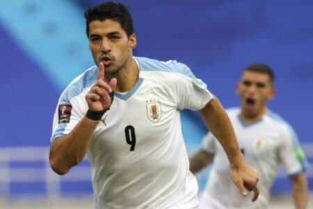 Suárez nemá dôvod sa mi ospravedlňovať, vyhlásil tréner uruguajskej reprezentácie Bielsa