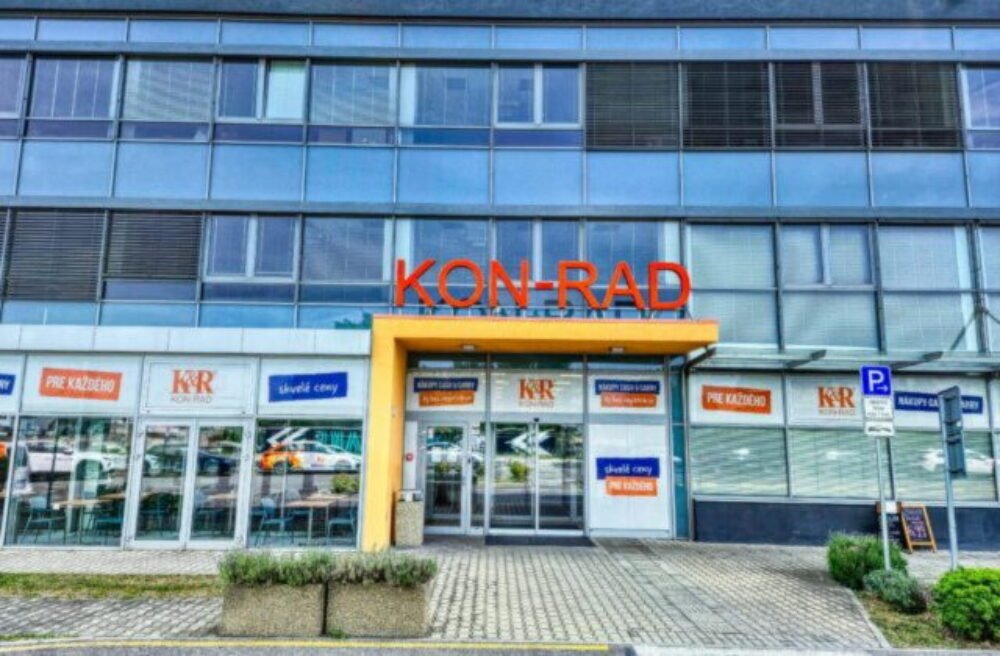 KON-RAD prináša službu Vyklikaj a vyzdvihni: nákup si vyklikáte online a vyzdvihnete pripravený – bez čakania na meškajúceho kuriéra či zdĺhavého hľadania tovaru v predajni