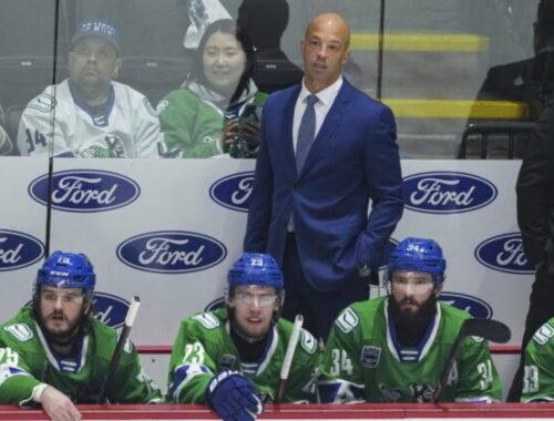 Vancouver po najhoršej sezóne v NHL angažoval Malhotru za hlavného trénera