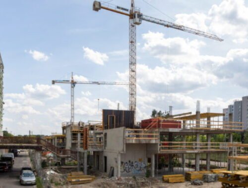 Top foto dňa (4. jún 2026): Výstavba City Parku Petržalka, havária lietadla, jazero Sylvenstein a vlajka Izraela