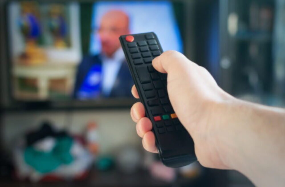 Takmer polovica Slovákov má nízku mediálnu gramotnosť, viac než štvrtina si správy nikdy neoveruje