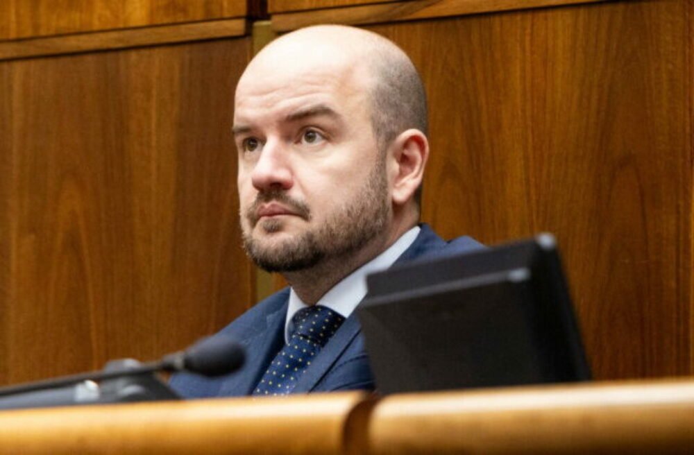 Môže sa Dubéci začať báť o stoličku? Jakab odpovedá, či by Hnutie Slovensko podporilo jeho odvolanie z postu podpredsedu parlamentu – VIDEO