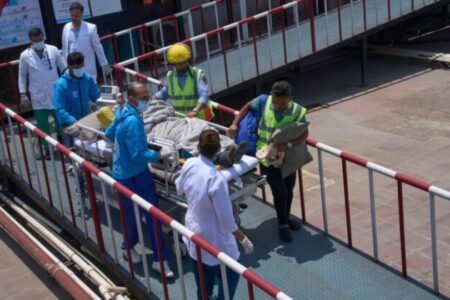 Dawa Šerpa prežil pod Mount Everestvom týždeň bez kyslíka, zachránili ho kúsky čokolády