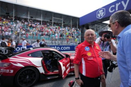 Vasseura z Ferrari v sobotu hospitalizovali, v nedeľu však nechýbal v boxoch počas Veľkej ceny Monaka