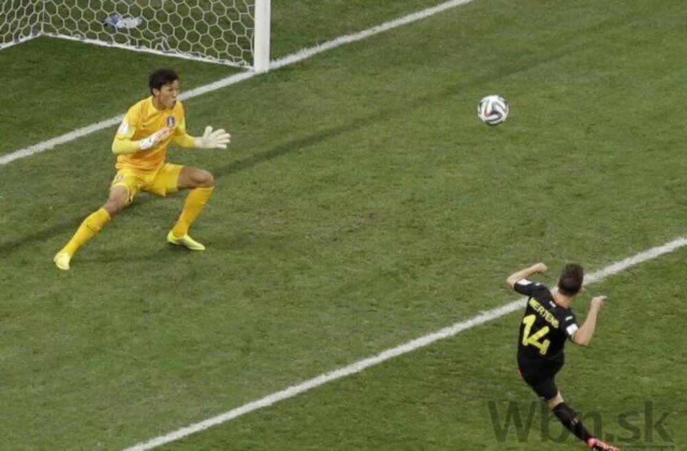 72230_stvrtkove-zapasy-na-ms-vo-futbale-8-640x420.jpg Juhokórejský brankár sa ospravedlnil za neúčasť pri narodení dcéry, prednosť dostali MS