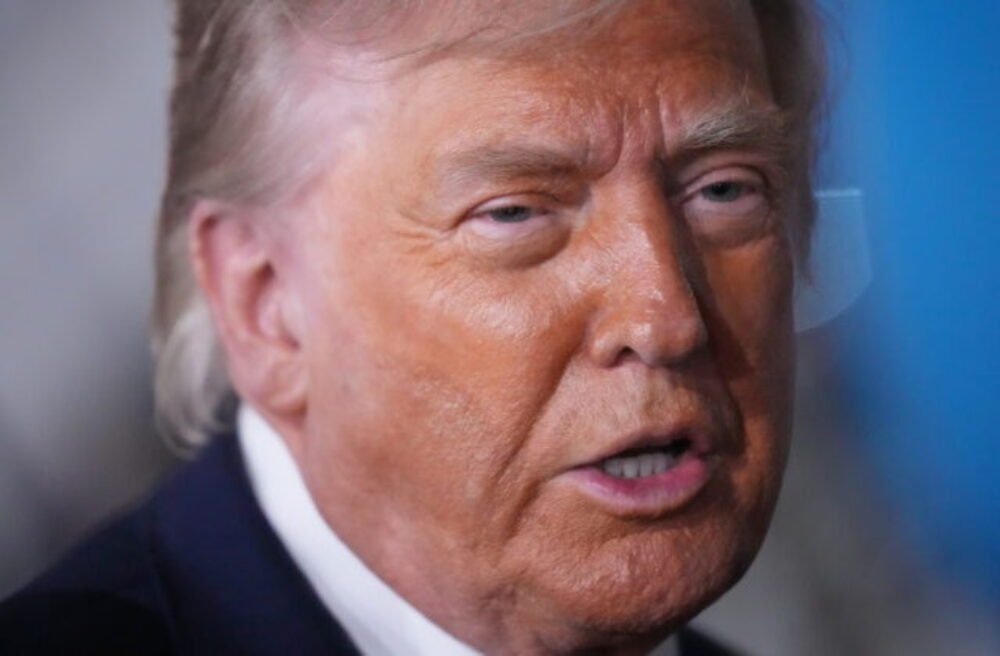 Po správe o páde amerického vrtuľníka pri Hormuzskom prielive Trump uviedol, že piloti sú v poriadku