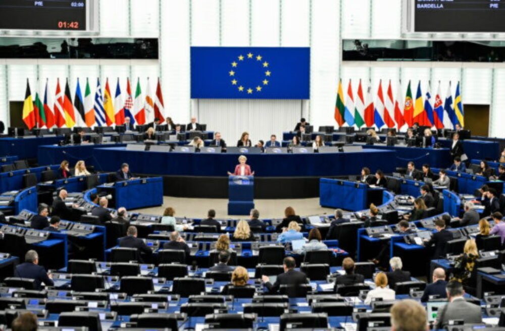 72344_france_eu_49054-2-640x420.jpg Europoslanci žiadajú preveriť vymenovanie šéfa Siemensu za vyslanca pre AI
