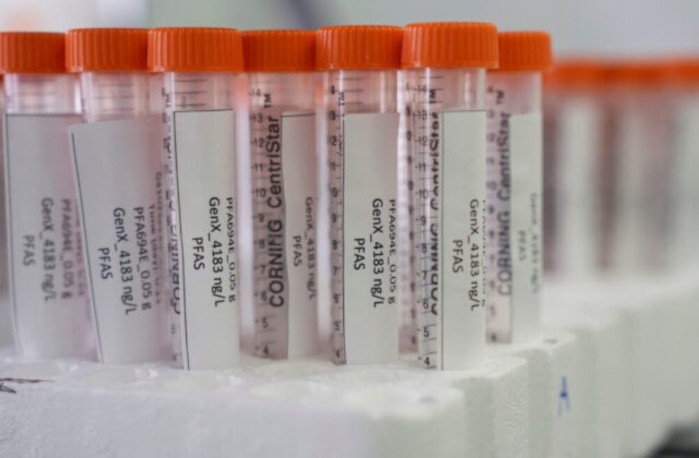Európska chemická agentúra odporučila označiť TFA za látku toxickú pre reprodukciu