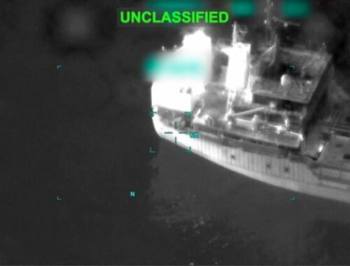 Americká armáda sa prihlásila k ďalšiemu úderu na tanker na Blízkom východe. Pri podobnom útoku v stredu zomreli traja námorníci