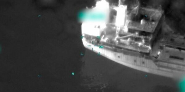 Americká armáda sa prihlásila k ďalšiemu úderu na tanker na Blízkom východe. Pri podobnom útoku v stredu zomreli traja námorníci