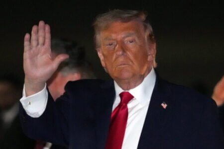 Trump pohrozil prevzatím iránskej ropnej infraštruktúry a novými útokmi