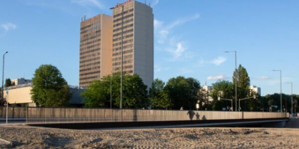 Top foto dňa (11. jún 2026): Premostenie pri Technopole, Tatravagónka v Poprade, park a železnica