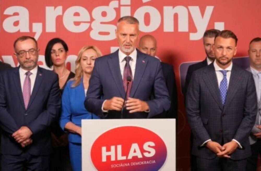 72615_rasi2-640x420.jpg Novela ústavy umožňujúca skrátenie volebného obdobia referendom poputuje do parlamentu, Raši priblížil detaily – VIDEO