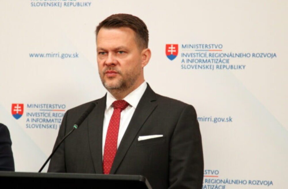 72625_67dbfd4fbfedb284811510-scaled-1-640x420.jpg Politici majú plné ústa pomoci regiónom, v skutočnosti ich však nezaujímajú, vyhlásil Migaľ, ktorému neprešiel významný projekt