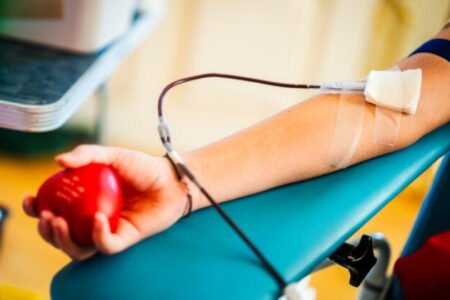 Prezidentská kvapka krvi prilákala desiatky darcov, v paláci odobrali viac než 25 litrov krvi