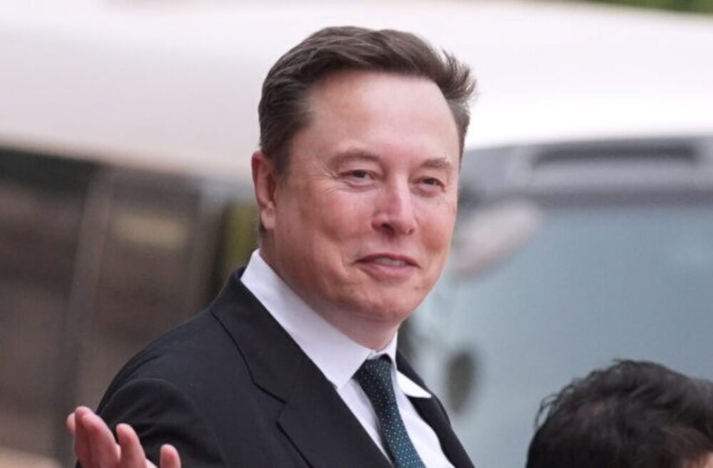 72676_ceo_pay_43247-640x420.jpg Elon Musk sa stal prvým bilionárom sveta, akcie SpaceX po debute prudko vzrástli