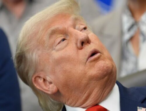 Federálny sudca odmietol zastaviť odstránenie Trumpovho mena z Kennedyho centra