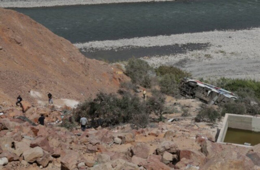 72811_peru_bus_crash_99102-640x420.jpg Pád autobusu do rokliny si v Etiópii vyžiadal najmenej 28 obetí