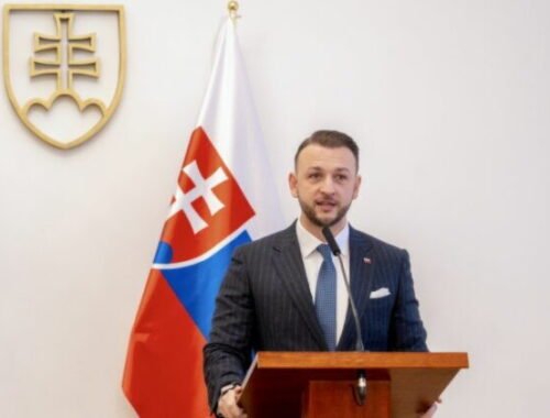 72858_minister-vnutra-matus-sutaj-estok-640x420.jpg Šutaj Eštok uspel s odvolaním a čurillovci zatiaľ desaťtisíce eur nedostanú. Prekvapivé rozhodnutie, hodnotí advokát Kubina