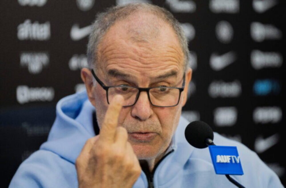 72897_bielsa-640x420.jpg Marcelo Bielsa sa pri fotení pre FIFA nepozeral na fotografa: Nie som model, ale tréner