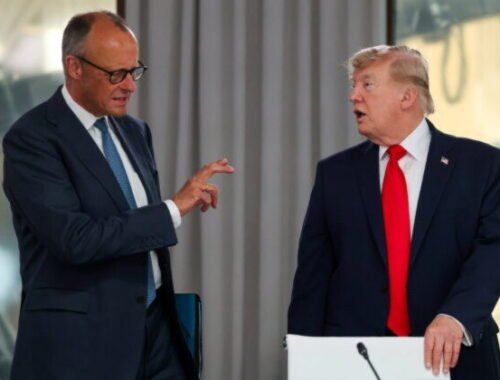 Nemecký kancelár Merz daroval Trumpovi dres nemeckej futbalovej reprezentácie – VIDEO
