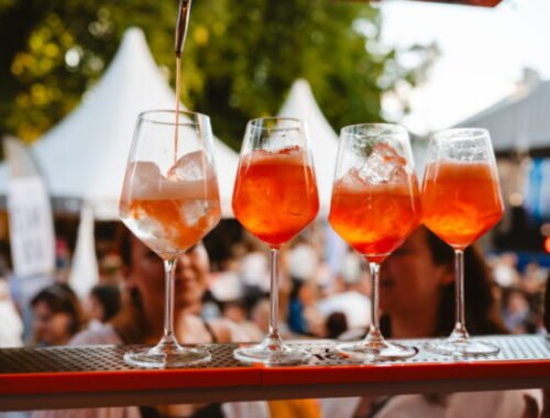 Tvoj letný drink prezradí viac, než si myslíš. Nájdi spritz, ktorý ťa vystihuje