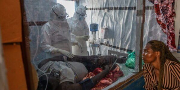 Ebola v Konžskej demokratickej republike sa rýchlo šíri, varuje WHO
