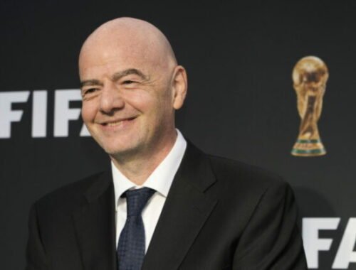 Prezident FIFA je všade. Nenásytný Infantino denne vytvára uhlíkovú stopu ako 55 Francúzov za celý rok