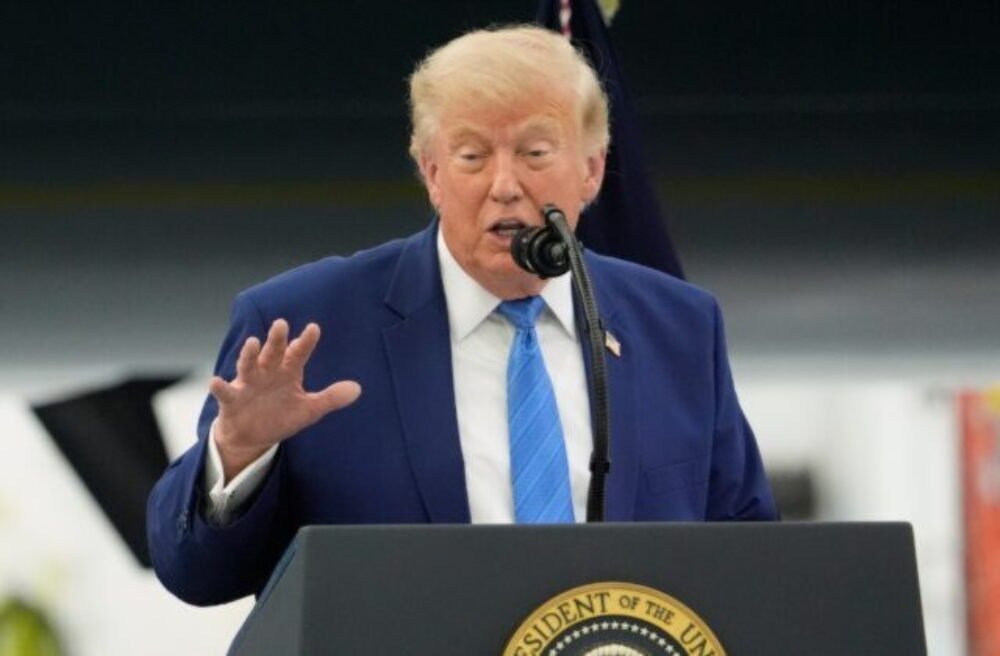 Trump pohrozil Teheránu ďalšími útokmi, Washington a Irán zároveň otvorili nové rokovania