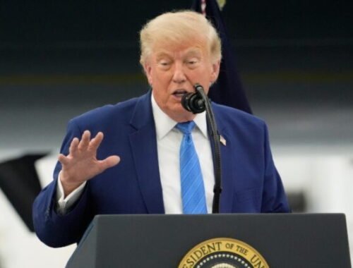Trump pohrozil Teheránu ďalšími útokmi, Washington a Irán zároveň otvorili nové rokovania
