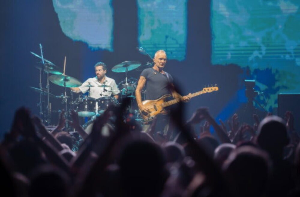 Top foto dňa (21. jún 2026): Koncert Stinga, búrka v Bratislave, letný slnovrat, bociany a požiar Iron Fire